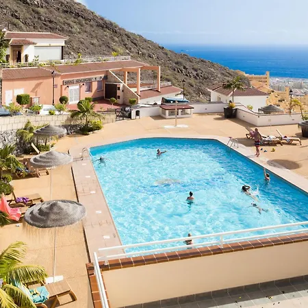 Eden Sunset Seaviews Апартаменти *
